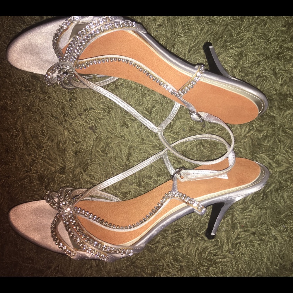 Satin Sandals with rhinestones.